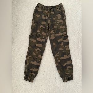 Women’s flowy camo cargos